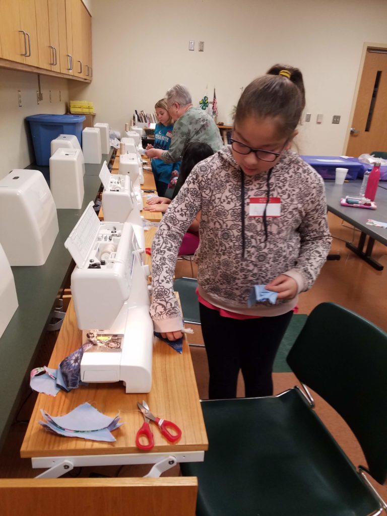 Young 4-Hers sewing